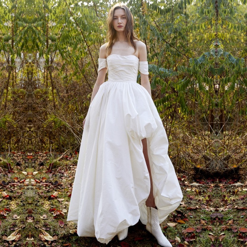 Photography Of Lighting - Robe de mariée simple à une